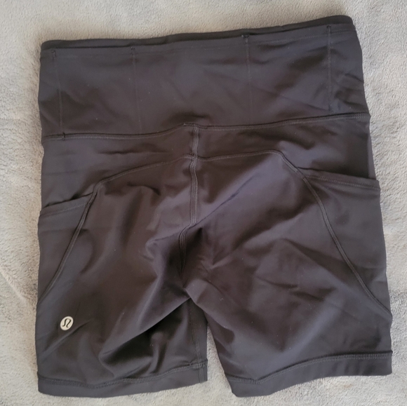 NWOT Lululemon Biker Shorts 5in size 4 with pockets - Picture 2 of 8